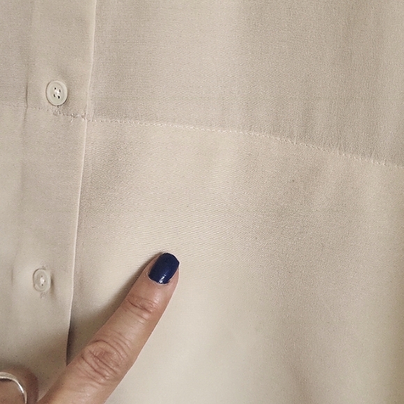 EVERLANE Silk square shirt blouse. - Picture 8 of 8